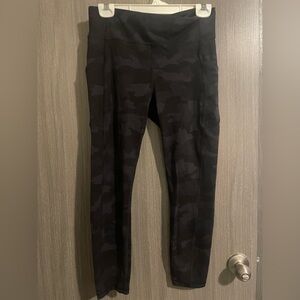 Lululemon Women’s Gray Camo 7/8 length legging